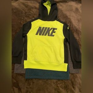 Bundle of boys excellent Used condition!! 🤩😎 boys hoodie and 3/4 zip up!
